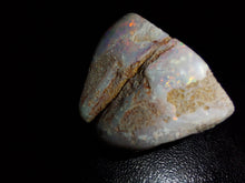 Load image into Gallery viewer, Opalised Clam Fossil 40.1ct - Limanty