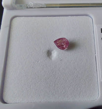Load image into Gallery viewer, 0.13 Fancy Vivid Pink Diamond