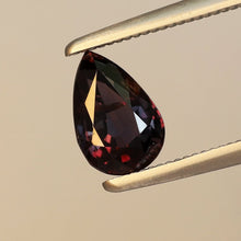 Load image into Gallery viewer, Color Changing Sapphire 1.02ct