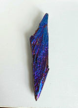 Load image into Gallery viewer, Rainbow titanium cluster - Limanty