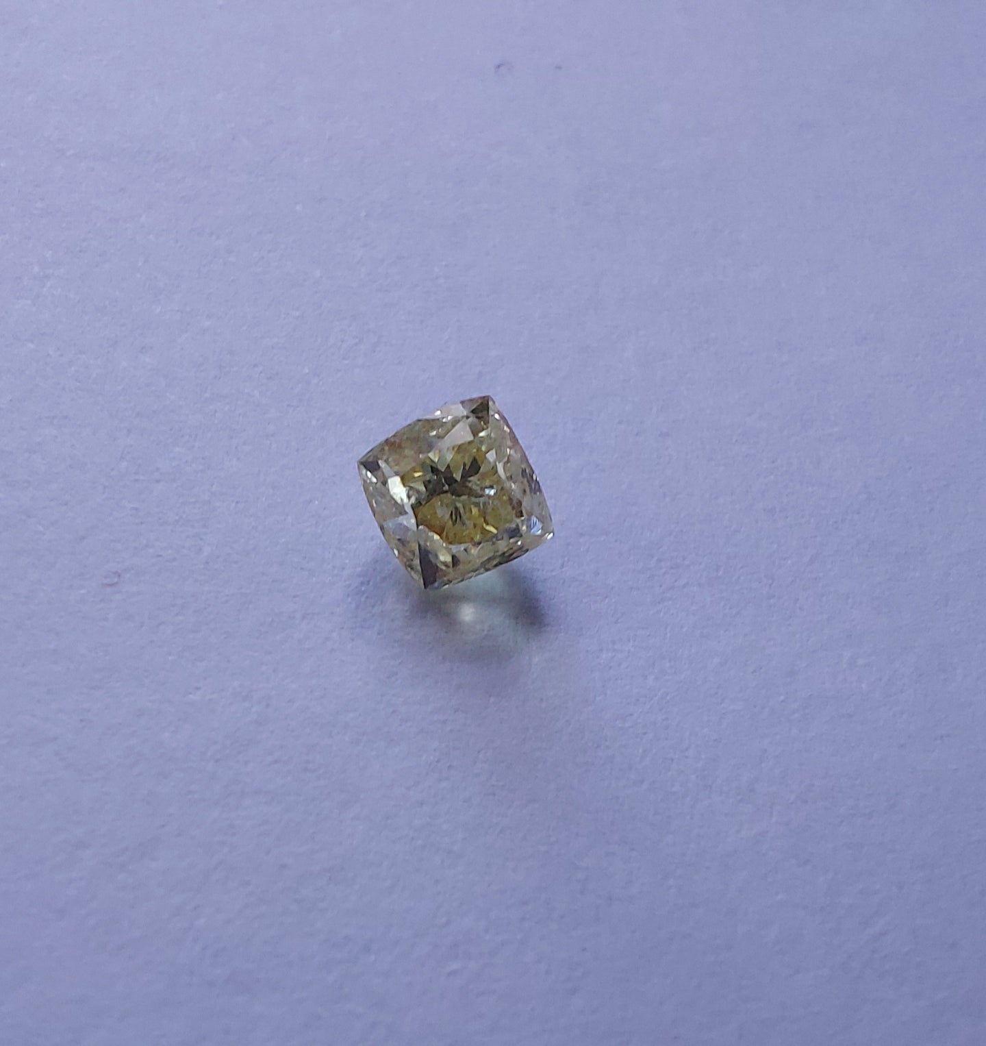 Fancy Light Yellow Diamond - Limanty