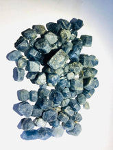 Load image into Gallery viewer, Rough Sapphire 2g or 10ct per piece - Limanty
