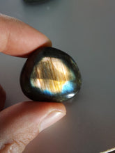 Load image into Gallery viewer, Labradorite quartz - Limanty
