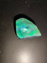 Load image into Gallery viewer, 7 ct Australian Black Opal Lighting Ridge - Limanty
