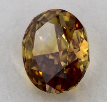 Load image into Gallery viewer, 1.97ct Massive Natural Fancy Orangy Diamond AIG Certified - Limanty
